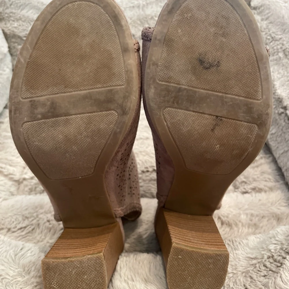 Lauren Conrad open toe blocked heel sandals